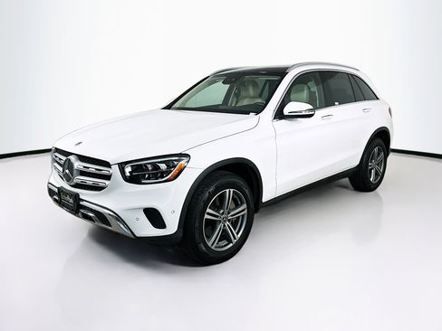Used 2022 Mercedes-Benz GLC 300 4MATIC w/ Premium Package Lite image 3