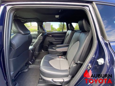 Used 2022 Toyota Highlander XSE AWD/4WD image 28