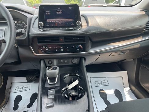 Used 2024 Nissan Rogue S FWD image 31