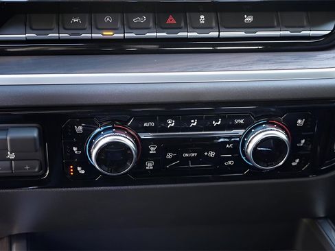 New 2026 GMC Sierra 1500 SLT image 12