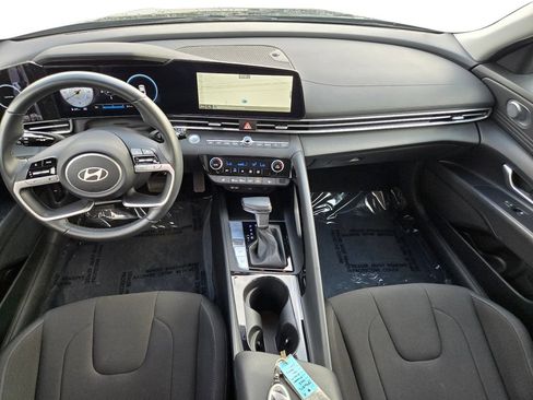Used 2025 Hyundai Elantra SEL FWD image 20