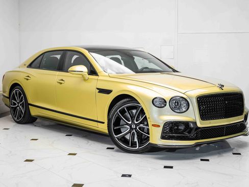 Used 2024 Bentley Flying Spur V8 image 1