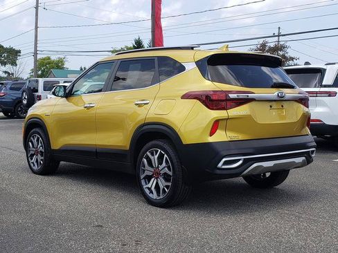 Certified 2021 Kia Seltos SX w/ SX Sunroof Package AWD/4WD image 7