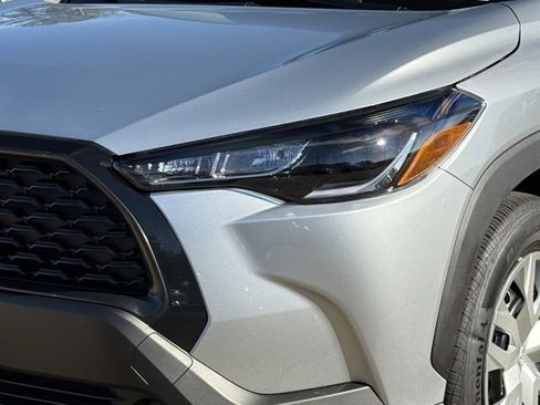 Used 2025 Toyota Corolla Cross L image 11