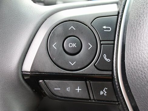 Used 2024 Toyota Venza XLE image 13