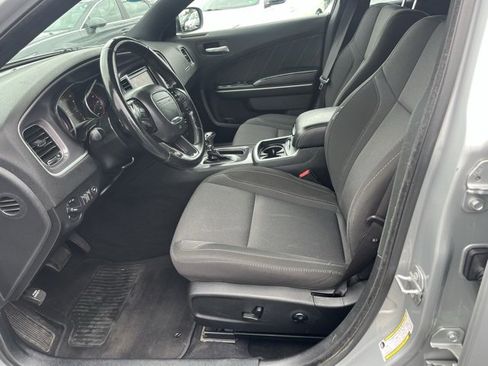 Used 2019 Dodge Charger SXT image 10