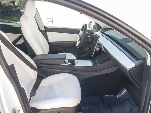Used 2022 Tesla Model Y Performance image 18