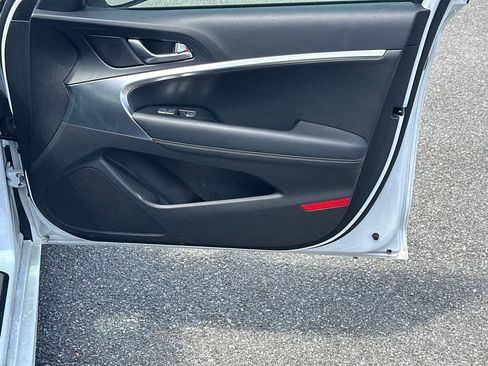 Used 2025 Genesis G70 2.5T image 14