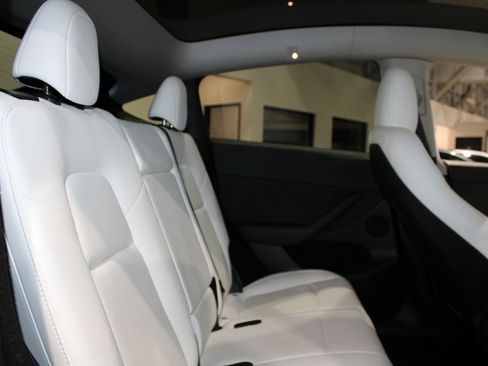 Used 2024 Tesla Model Y 2WD image 15