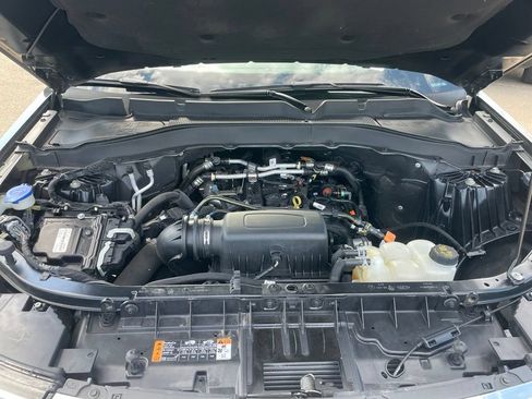 Used 2023 Ford Explorer XLT w/ Equipment Group 202A AWD/4WD image 32