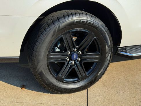 Used 2019 Ford Expedition XLT w/ Equipment Group 202A RWD image 8