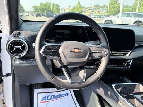 Used 2025 Chevrolet Equinox LT FWD image 12