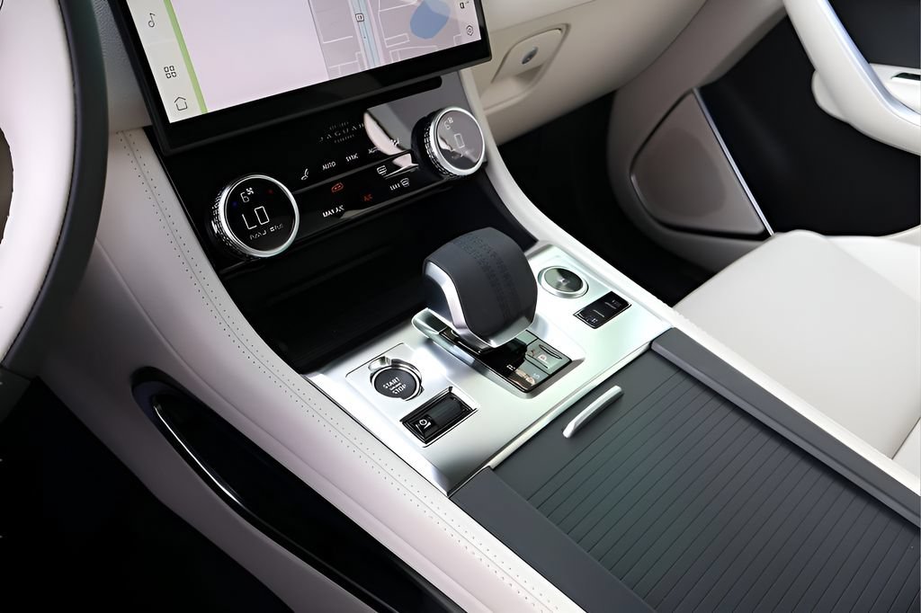 New 2026 Jaguar F-PACE R-Dynamic S AWD/4WD image 27