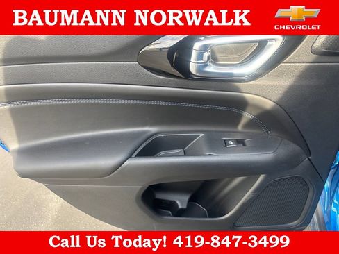 Used 2026 Jeep Compass Latitude w/ Sun and Sound Group AWD/4WD image 16