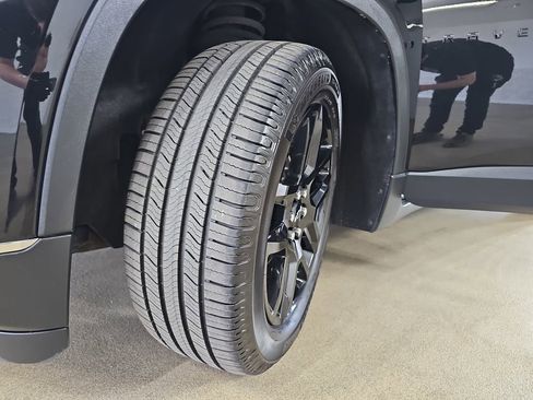 Used 2019 Chevrolet Traverse LT w/ LPO, Blackout Package AWD/4WD image 40