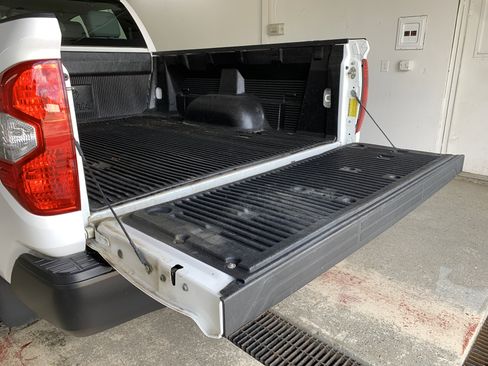 Used 2017 Toyota Tundra SR image 8