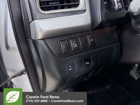 Used 2014 Toyota Highlander Limited image 10