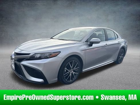 Used 2024 Toyota Camry SE image 1