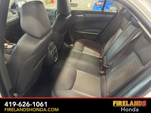 Used 2022 Chrysler 300 Touring w/ Sport Appearance Package image 26