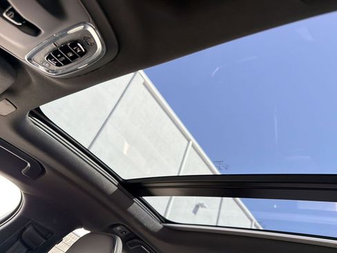 Used 2019 Volvo S60 T5 R-Design image 16