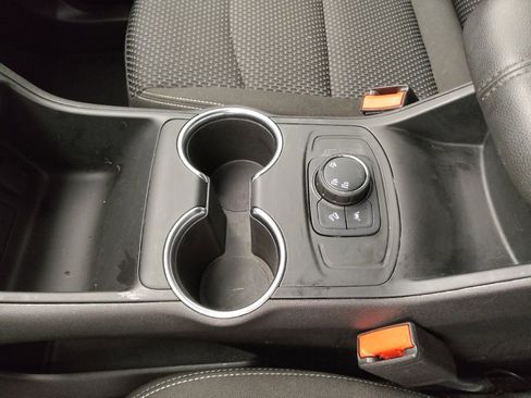 Used 2024 GMC Terrain SLE image 26