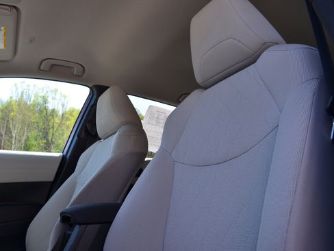 Used 2024 Toyota Corolla Cross LE image 18