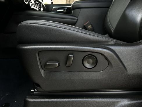 Used 2025 Chevrolet Tahoe LT RWD image 29