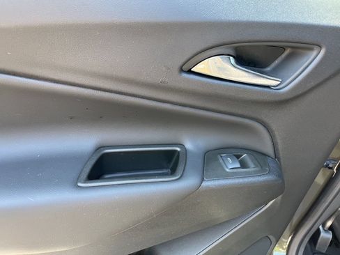 Used 2023 Chevrolet Equinox LT FWD image 25