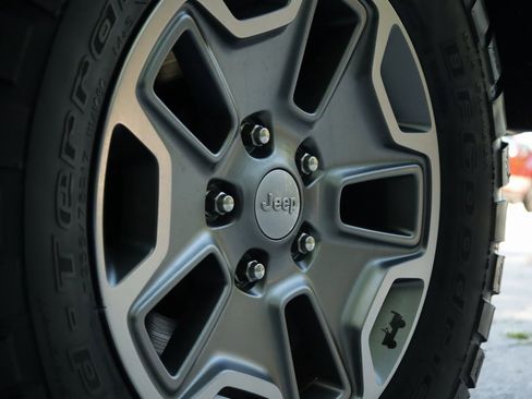 Used 2018 Jeep Wrangler Rubicon w/ Cold Weather Group image 40