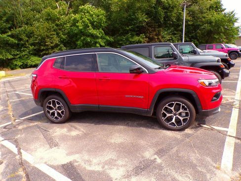 New 2026 Jeep Compass Limited w/ Sun, Sound & Navigation Group AWD/4WD image 4