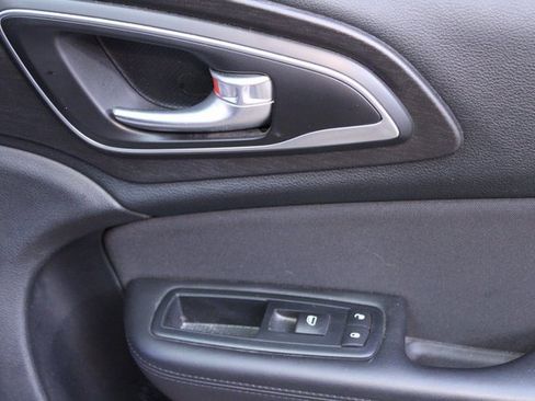 Used 2016 Chrysler 200 LX image 9