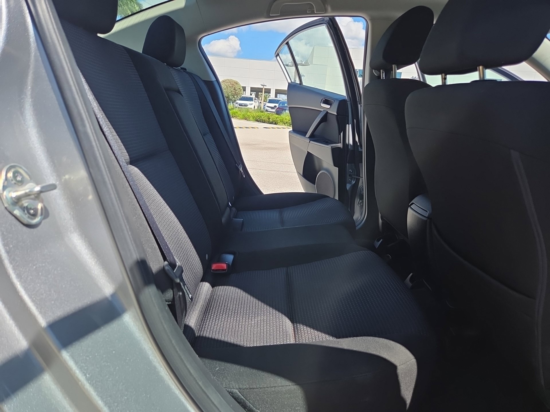 Used 2013 MAZDA MAZDA3 i Touring FWD image 16