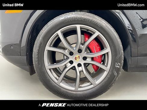 Used 2025 Porsche Cayenne S image 2