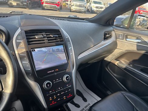 Used 2017 Lincoln MKC Premiere image 29