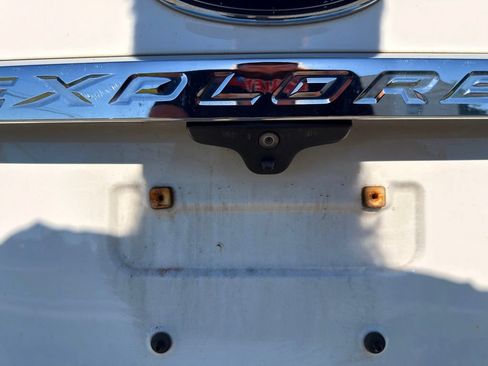 Used 2017 Ford Explorer XLT FWD image 17