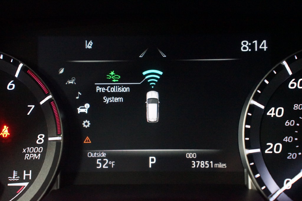 Used 2023 Toyota Highlander L FWD image 16