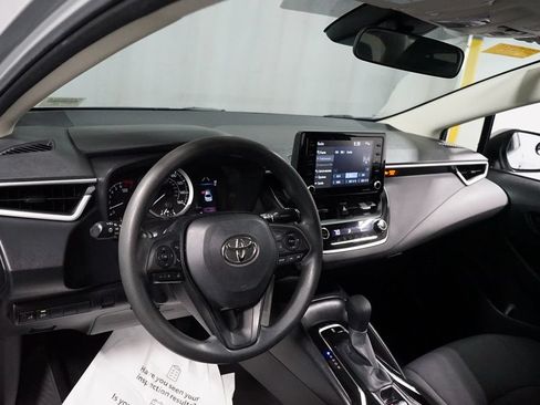 Used 2022 Toyota Corolla LE FWD image 11