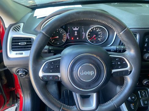 Used 2018 Jeep Compass Latitude AWD/4WD image 11