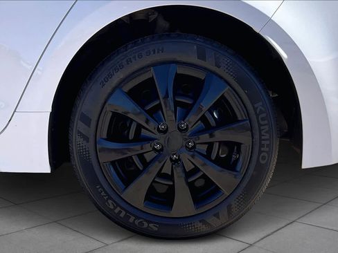 Used 2022 Toyota Corolla LE image 11