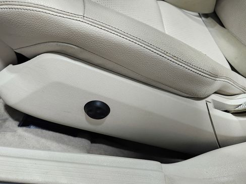 Used 2015 Mercedes-Benz E 350 4MATIC Sedan image 25