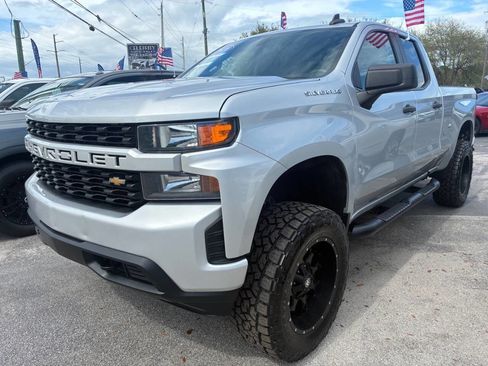 Used 2020 Chevrolet Silverado 1500 Custom w/ Custom Value Package image 2