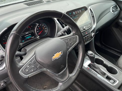 Used 2018 Chevrolet Equinox LT w/ Sun & Infotainment Package FWD image 9