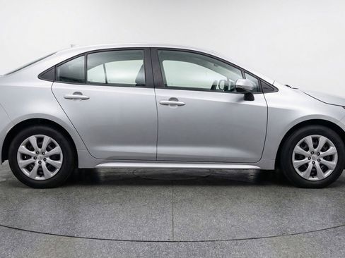 Used 2025 Toyota Corolla LE FWD image 8