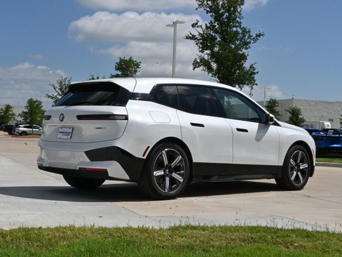 Certified 2023 BMW iX xDrive50 w/ Premium Package AWD/4WD image 9