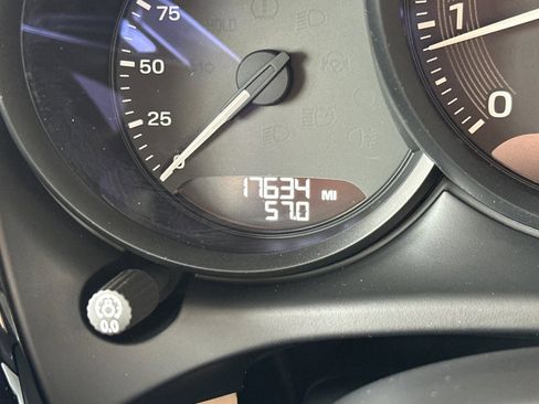 Certified 2023 Porsche Macan image 26