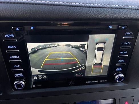 Used 2018 Toyota Sienna Limited image 31