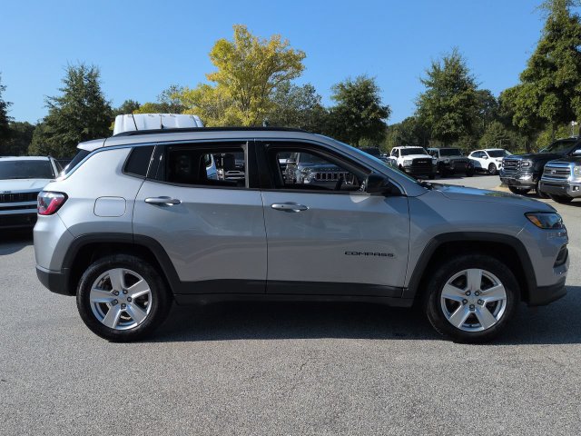Certified 2022 Jeep Compass Latitude AWD/4WD image 3