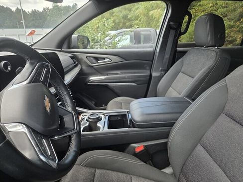 Used 2024 Chevrolet Traverse LT FWD image 4