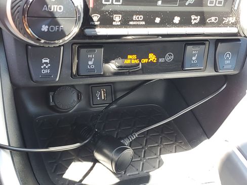 Used 2025 Toyota RAV4 XLE Premium w/ Weather Package AWD/4WD image 27
