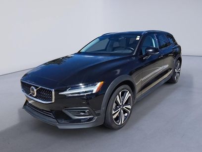 Used 2025 Volvo V60 B5 Cross Country Plus
